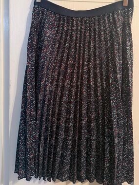 Max Studio Navy Pleated Skirt with Red & White Dot Motif